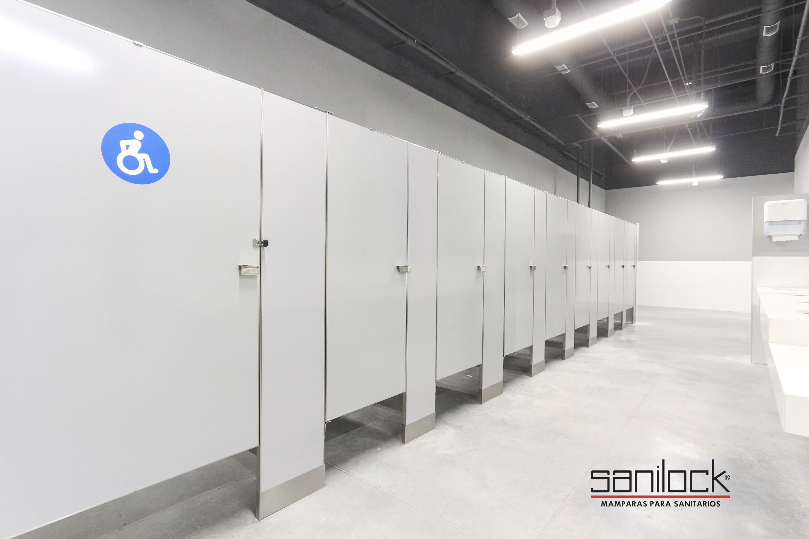 Arquitectura Inclusiva y Sostenible: Sanitarios Públicos del Futuro